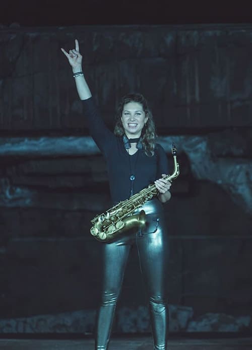 cafedelmar-cantante-saxofon-comp